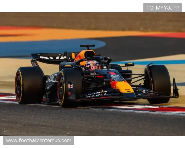 F1赛季最新动态：梅赛德斯与红牛争夺冠军，赛道上演激烈角逐