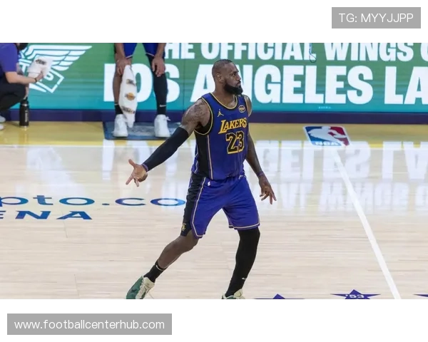 湖人詹姆斯关键时刻发威力助球队逆转勇士胜利