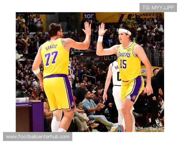 湖人队关键战逆转勇士 球星表现引发全联盟热议